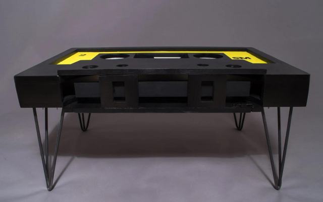 Musicassetta BASF, tavolino fatto a mano da HATEWOODLAB